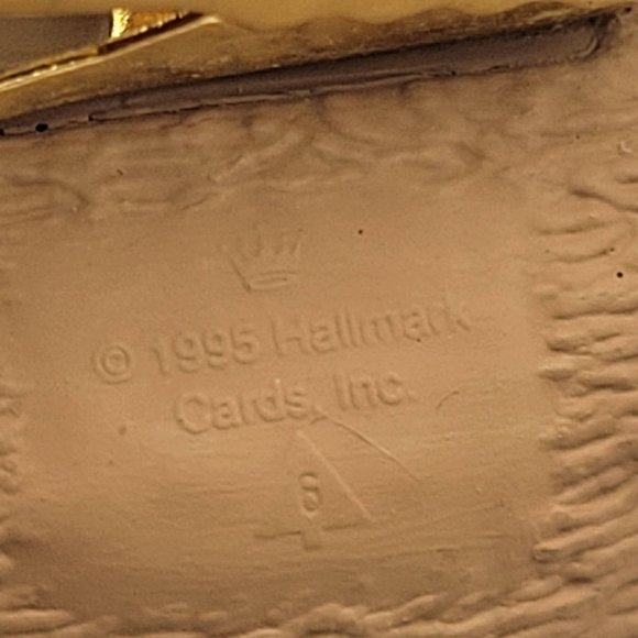 Hallmark Keepsake 1995 FABULOUS DECADE Otter Christmas Ornament - Picture 6 of 13